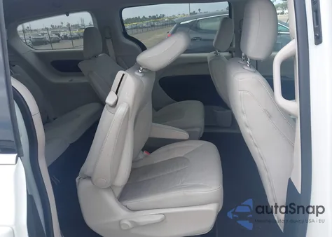 2018 Chrysler Pacifica Hybrid Touring Plus z USA, uszkodzony, nr VIN 2C4RC1H78JR332958